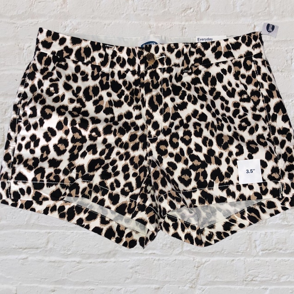 NWT Old Navy Cheetah Mid Rise Everyday Short 3.5”
